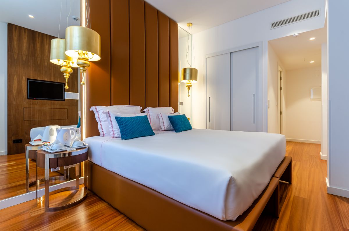 Modern hotel room with a double bed, the kind of bedbank room sold at a net rate plus a percentage markup